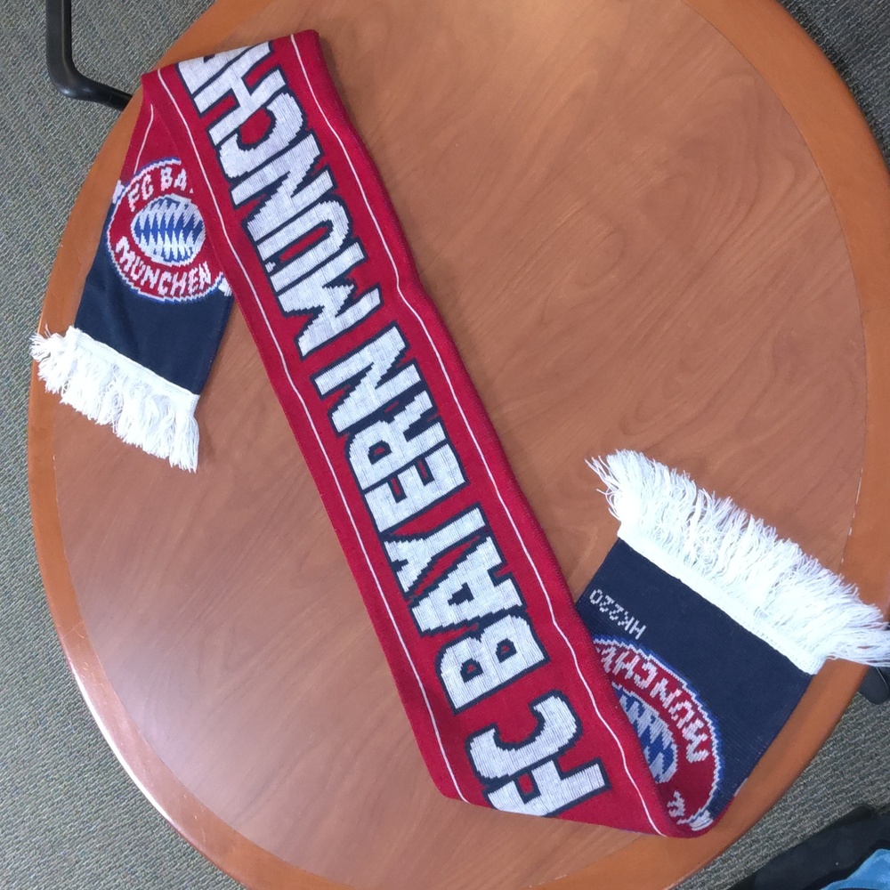 FC Bayern Munchen Official Red White Scarf w/ Fringes